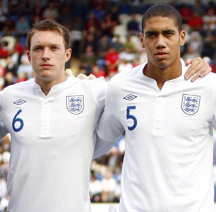 ข่าวแมนยู - มอยส์ยก"โจนส์-สมอลลิ่ง"สมควรยึดตัวจริงทีมชาติ