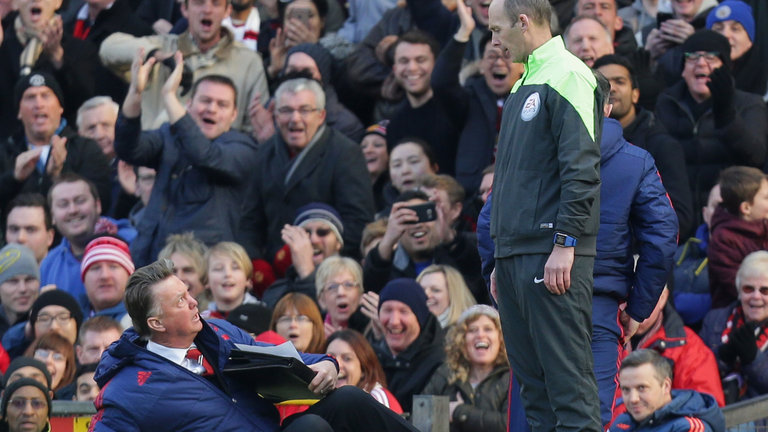 ข่าวแมนยู - ผมไม่ใช่คนตลก! LVG ยันการโชว์ท่าสภาวะทิ้งตัวไม่ใช่ส่วนหนึ่งในปรัชญาของเขา