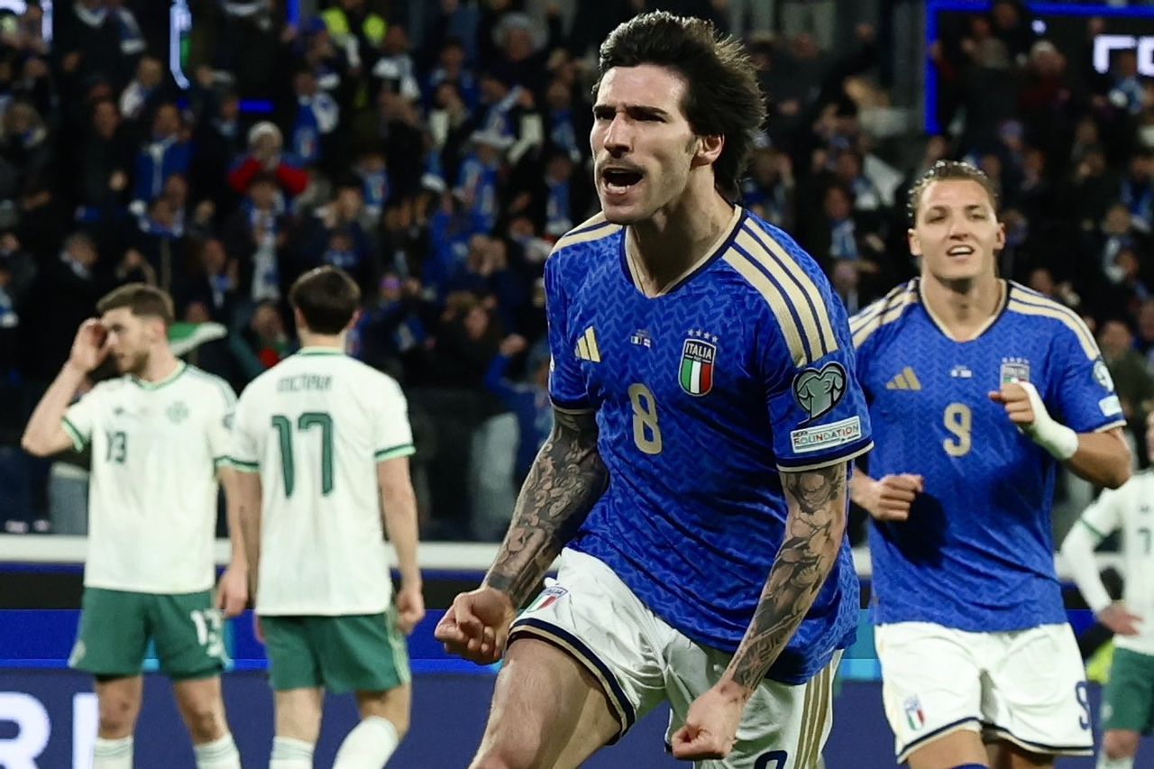 ผีแดงเอาจริง! โรมาโน่เผย แมนฯ ยูไนเต็ด ล็อคเป้า ?โตนาลี่? เสริมทัพซัมเมอร์หน้า